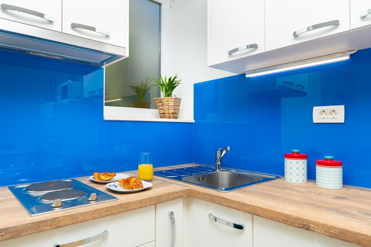 Apartments Red And Blue มลินี ภายนอก รูปภาพ