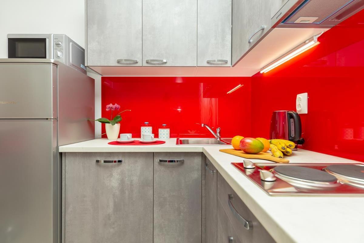 Apartments Red And Blue มลินี ภายนอก รูปภาพ