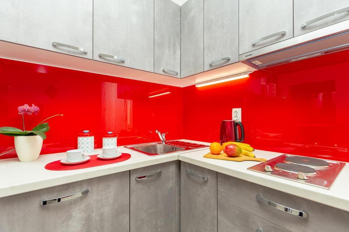 Apartments Red And Blue มลินี ภายนอก รูปภาพ