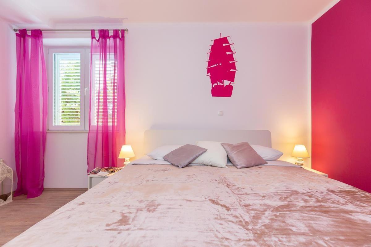 Apartments Red And Blue มลินี ภายนอก รูปภาพ